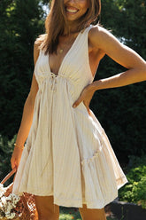Rückenfreies Babydoll-Kleid mit V-Ausschnitt und Kordelzug
